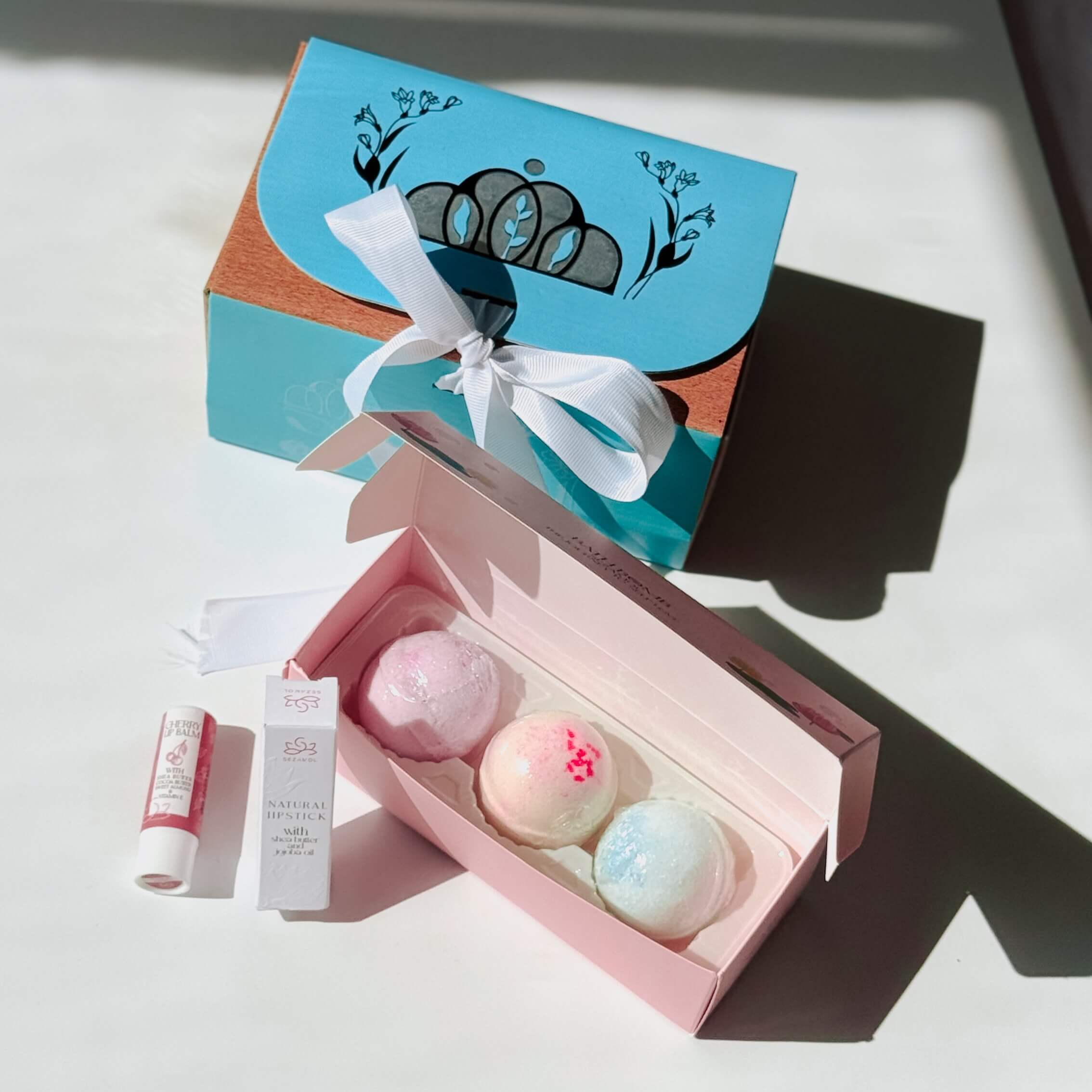 پکیج هدیه کوکتل پدیکور و بالم لب رنگی