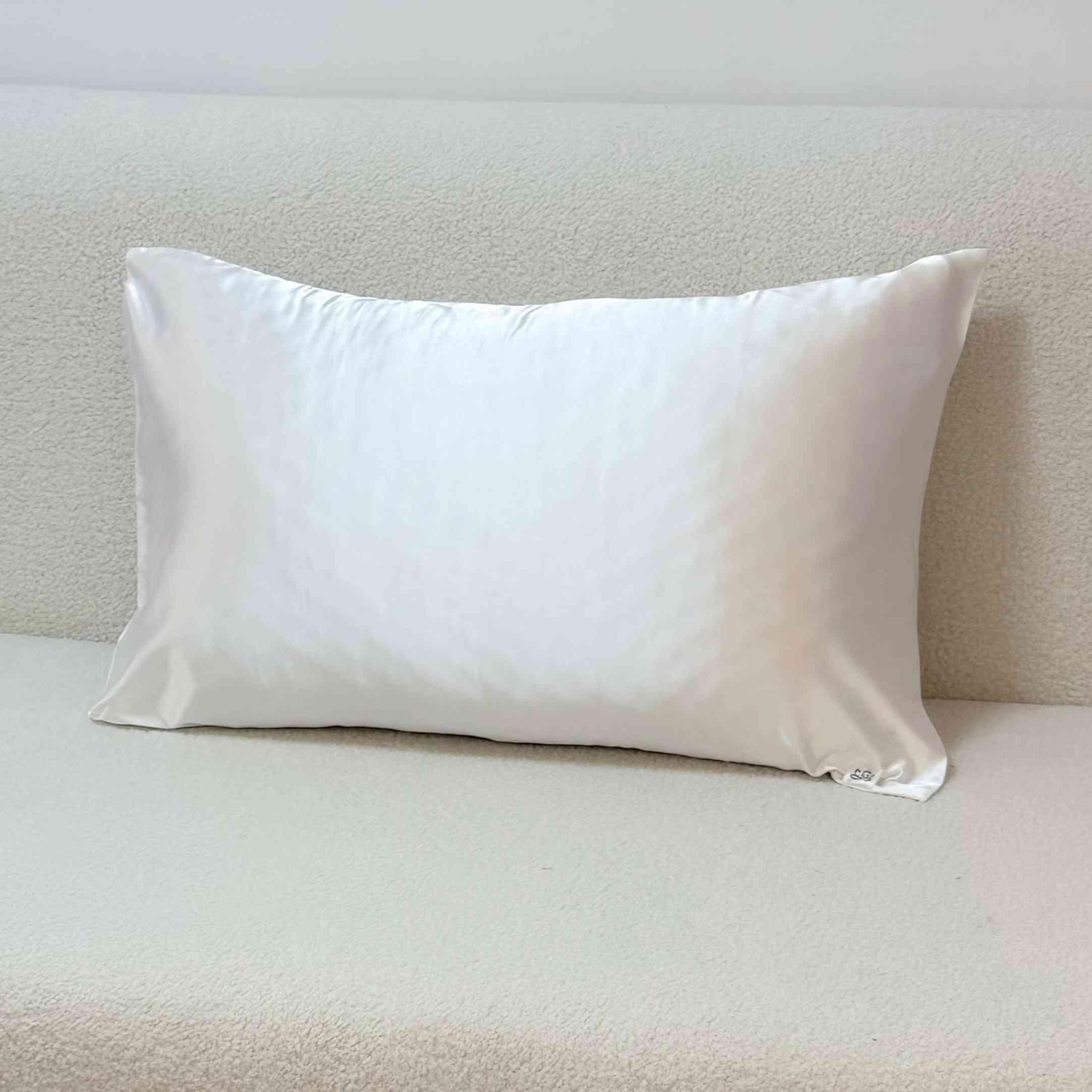 روبالشتی ساتن سفید